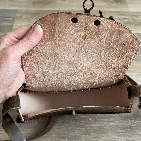 Brown boho western tooled floral leather crossbody bag made in Mexico - Picture 8 of 12